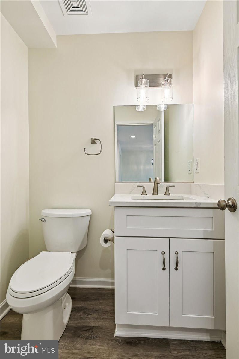 5097 Columbia Road, Unit 16 18 Columbia, MD 21044 - Photo 20 of 65 Main Level Powder Room