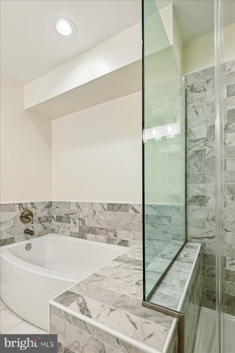 5097 Columbia Road, Unit 16 18 Columbia, MD 21044 - Photo 26 of 65 Soaking Tub