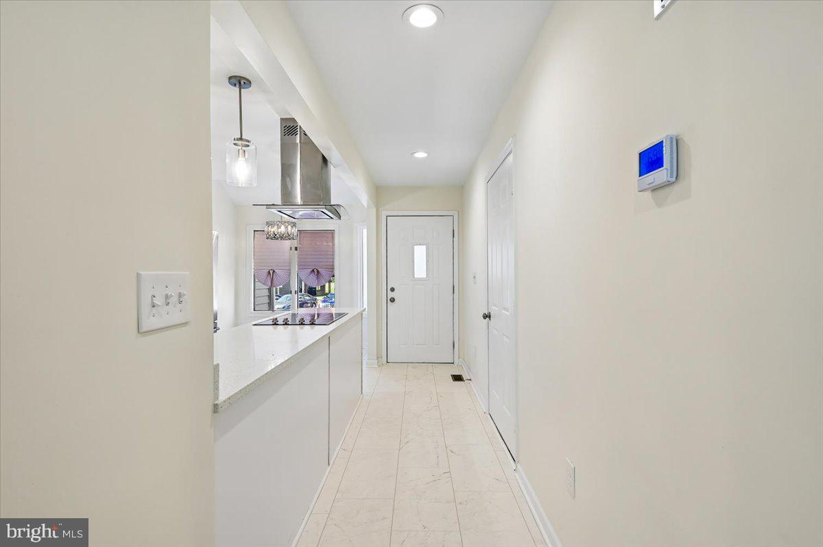 5097 Columbia Road, Unit 16 18 Columbia, MD 21044 - Photo 4 of 65 Sun Filled Foyer