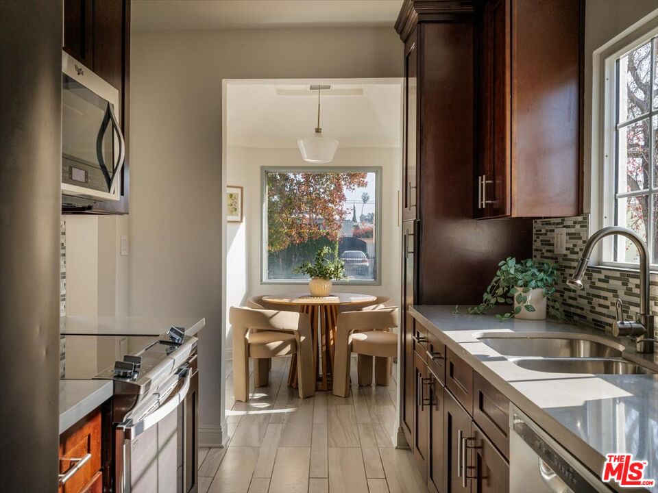 2207 Alsace Avenue Los Angeles, CA 90016 - Photo 13 of 36