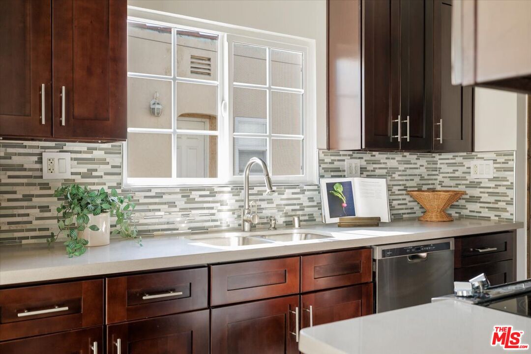 2207 Alsace Avenue Los Angeles, CA 90016 - Photo 15 of 36