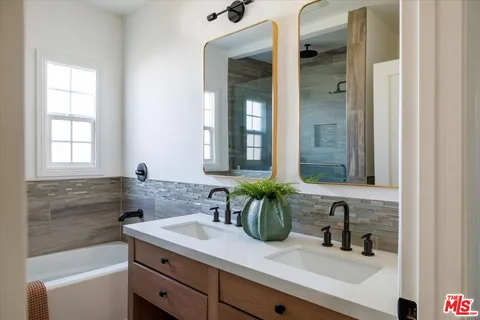 $1,149,000 | 2207 Alsace Avenue, Los Angeles, CA 90016