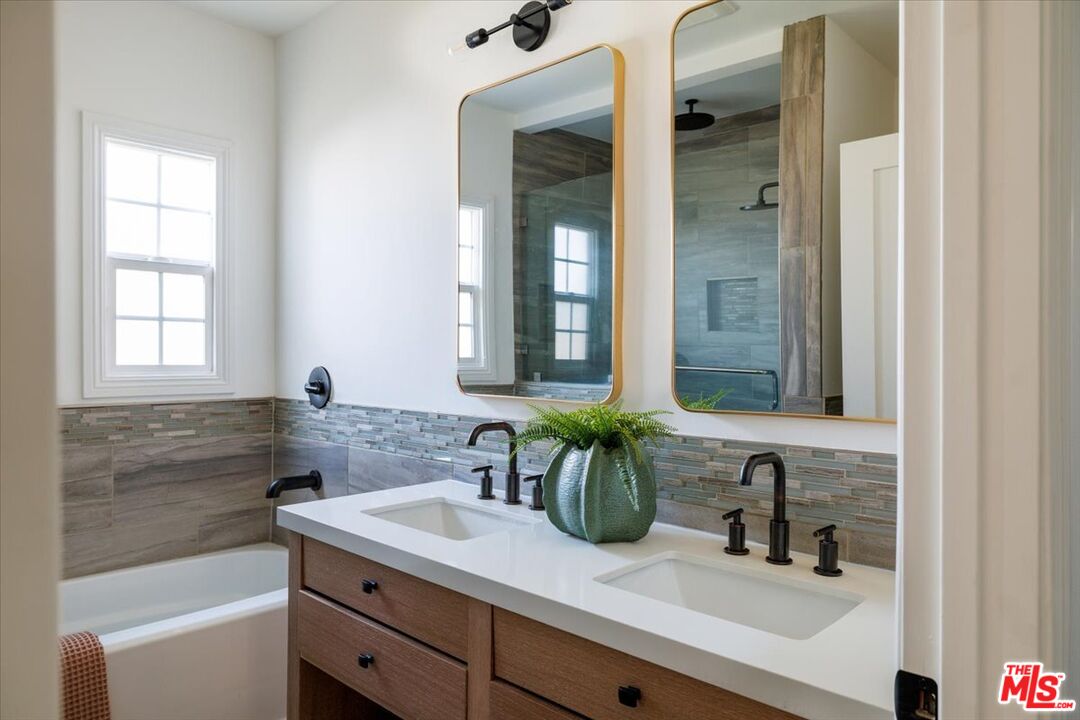 2207 Alsace Avenue Los Angeles, CA 90016 - Photo 24 of 36