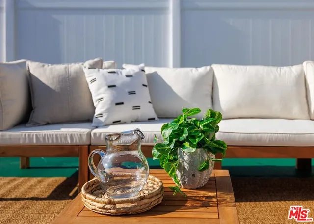 $1,149,000 | 2207 Alsace Avenue, Los Angeles, CA 90016