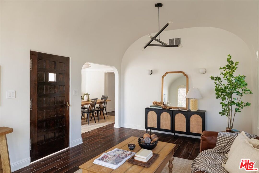 2207 Alsace Avenue Los Angeles, CA 90016 - Photo 9 of 36