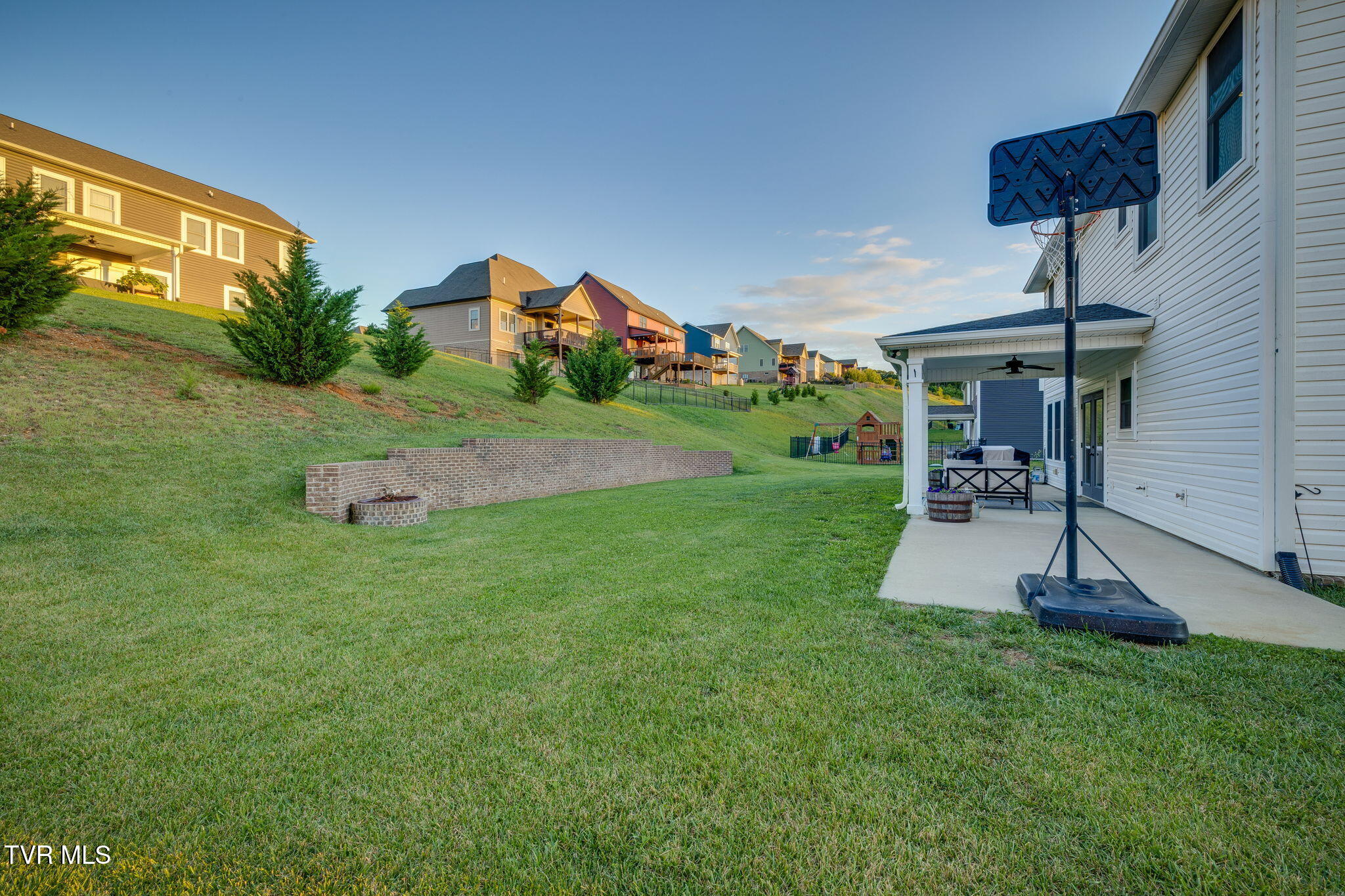 2572 Bridgeforth Crossing Kingsport, TN 37664 - Photo 41 of 47 039
