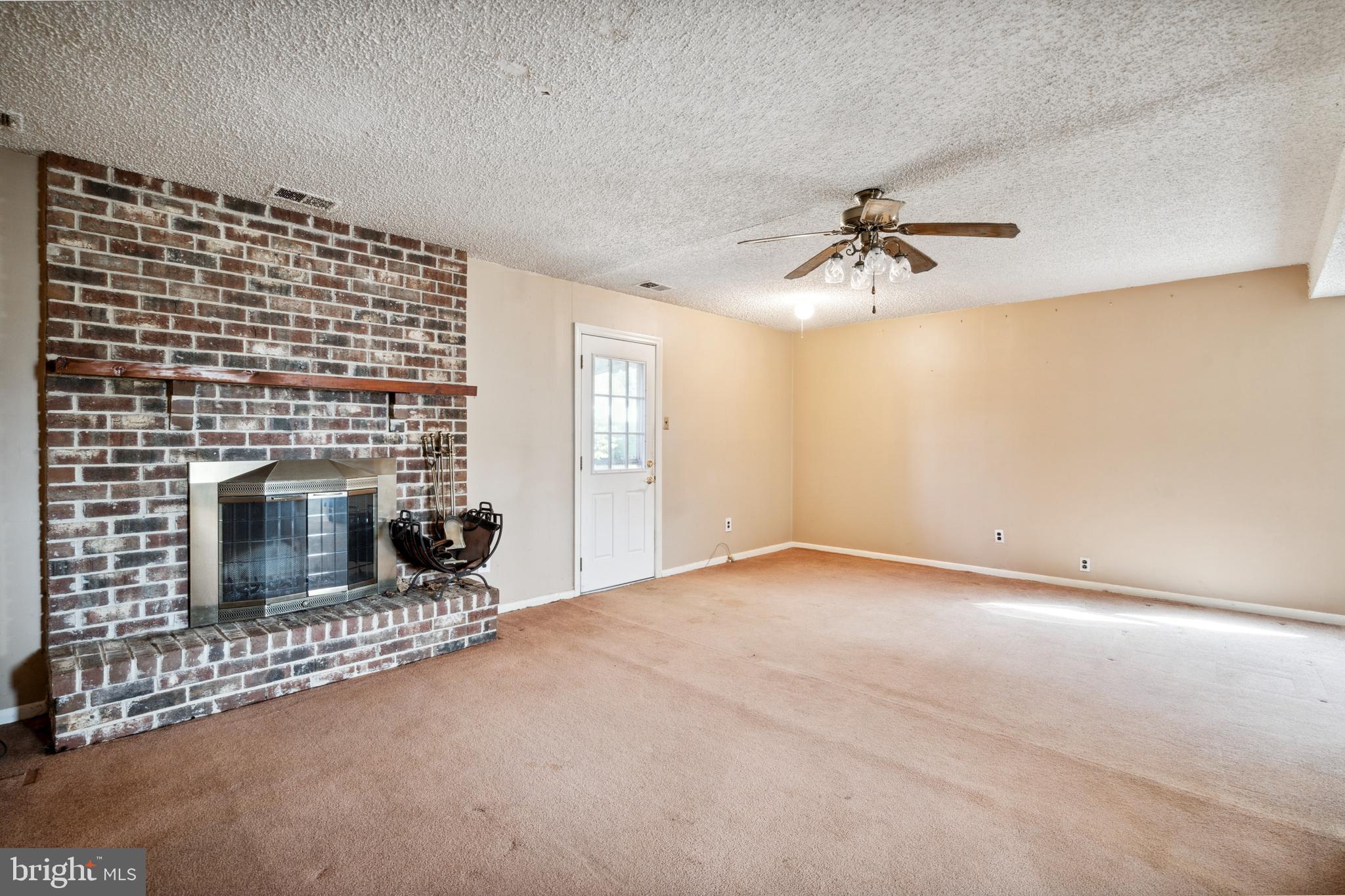 3042 Sheppard Road Bensalem, PA 19020 - Photo 6 of 12 Family Room