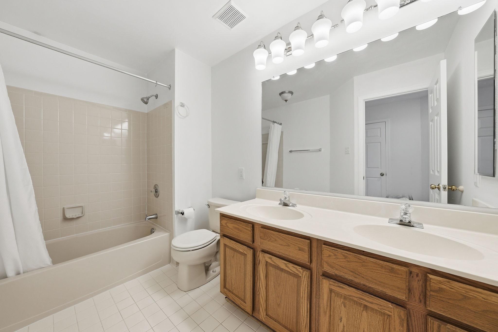 6451 South Trotter Road Columbia, MD 21044 - Photo 19 of 31 2nd floor full guest bath