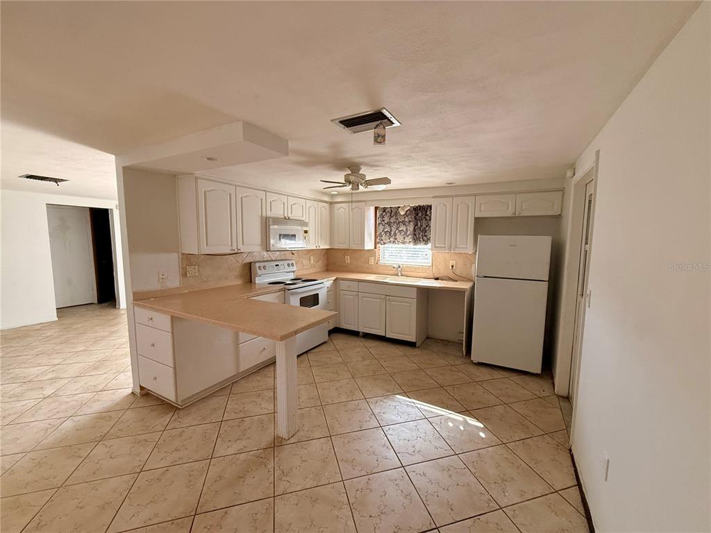 11200 Tamarix Avenue Port Richey, FL 34668 - Photo 6 of 28