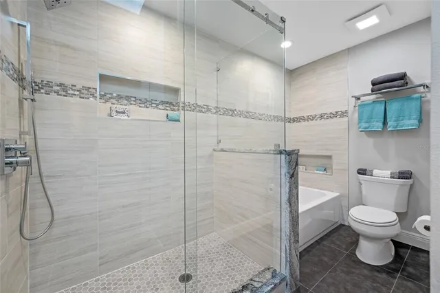 $830,000 | 17909 Clear Lake Drive, Lutz, FL 33548