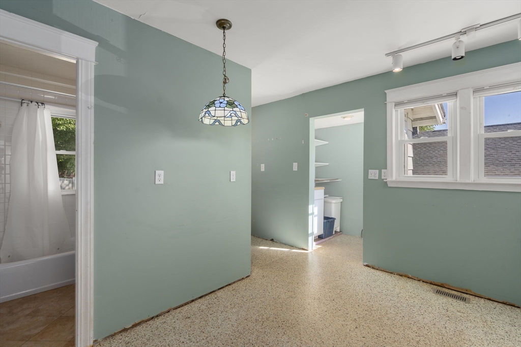 14 Saybrook Road Worcester, MA 01604 - Photo 5 of 15