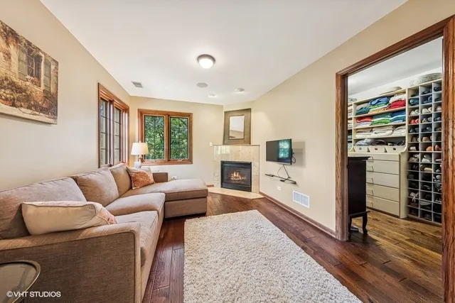 $975,000 | 9032 Wolf Road, Willow Springs, IL 60527