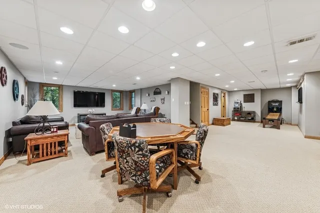 $975,000 | 9032 Wolf Road, Willow Springs, IL 60527