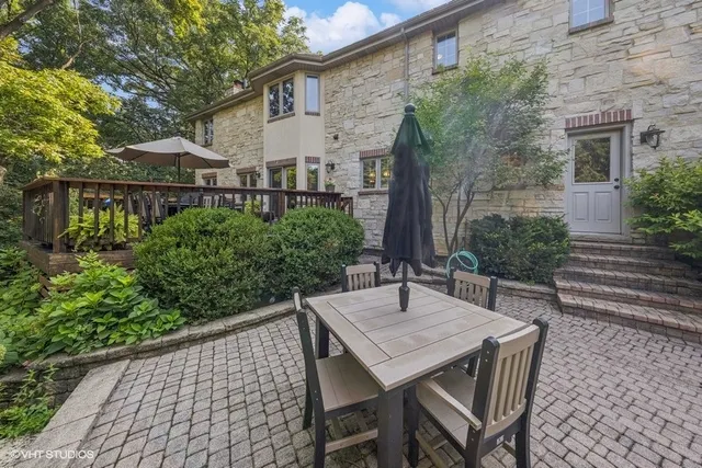 $975,000 | 9032 Wolf Road, Willow Springs, IL 60527