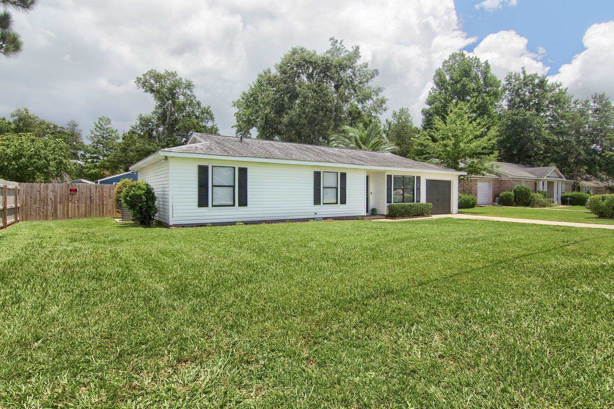 1 Magnolia Circle Foley, AL 36535 - Photo 2 of 22