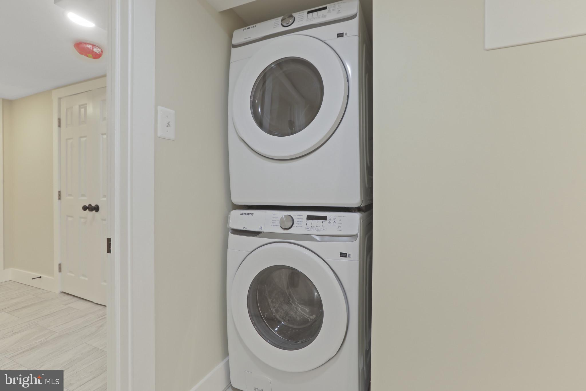 3828 10th Street Baltimore, MD 21225 - Photo 23 of 27 a utility room with dryer and washer
