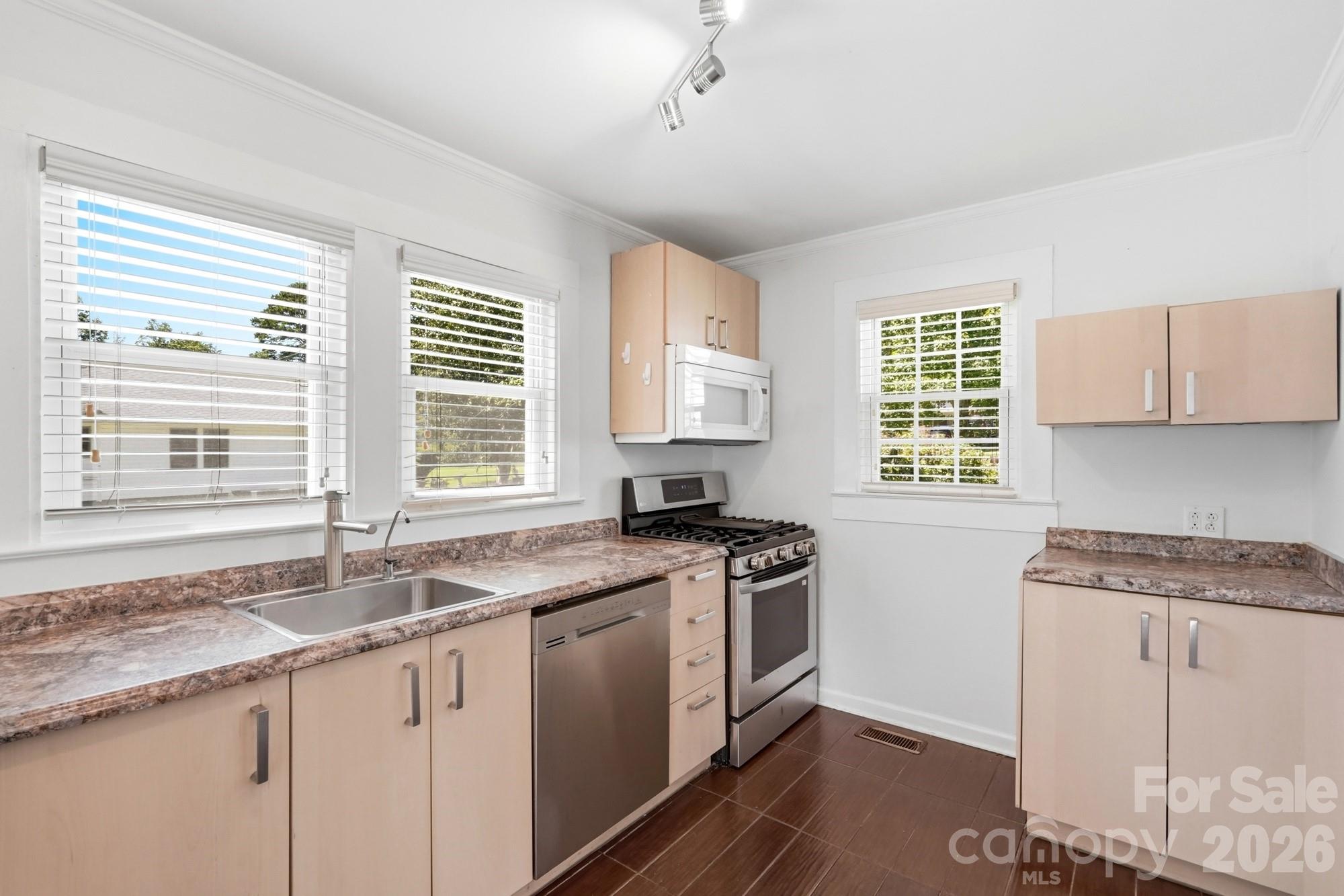 1901 Linwood Road Gastonia, NC 28052 - Photo 12 of 31 Gallery Image 12
