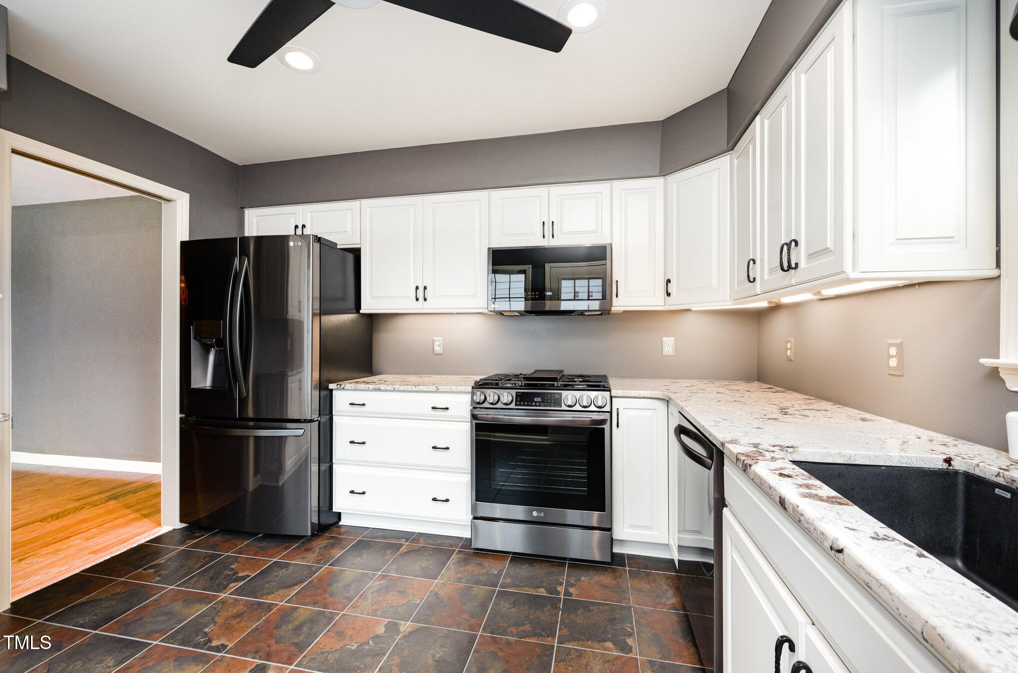 6922 Saxby Court Raleigh, NC 27613 - Photo 12 of 26 011_file_447