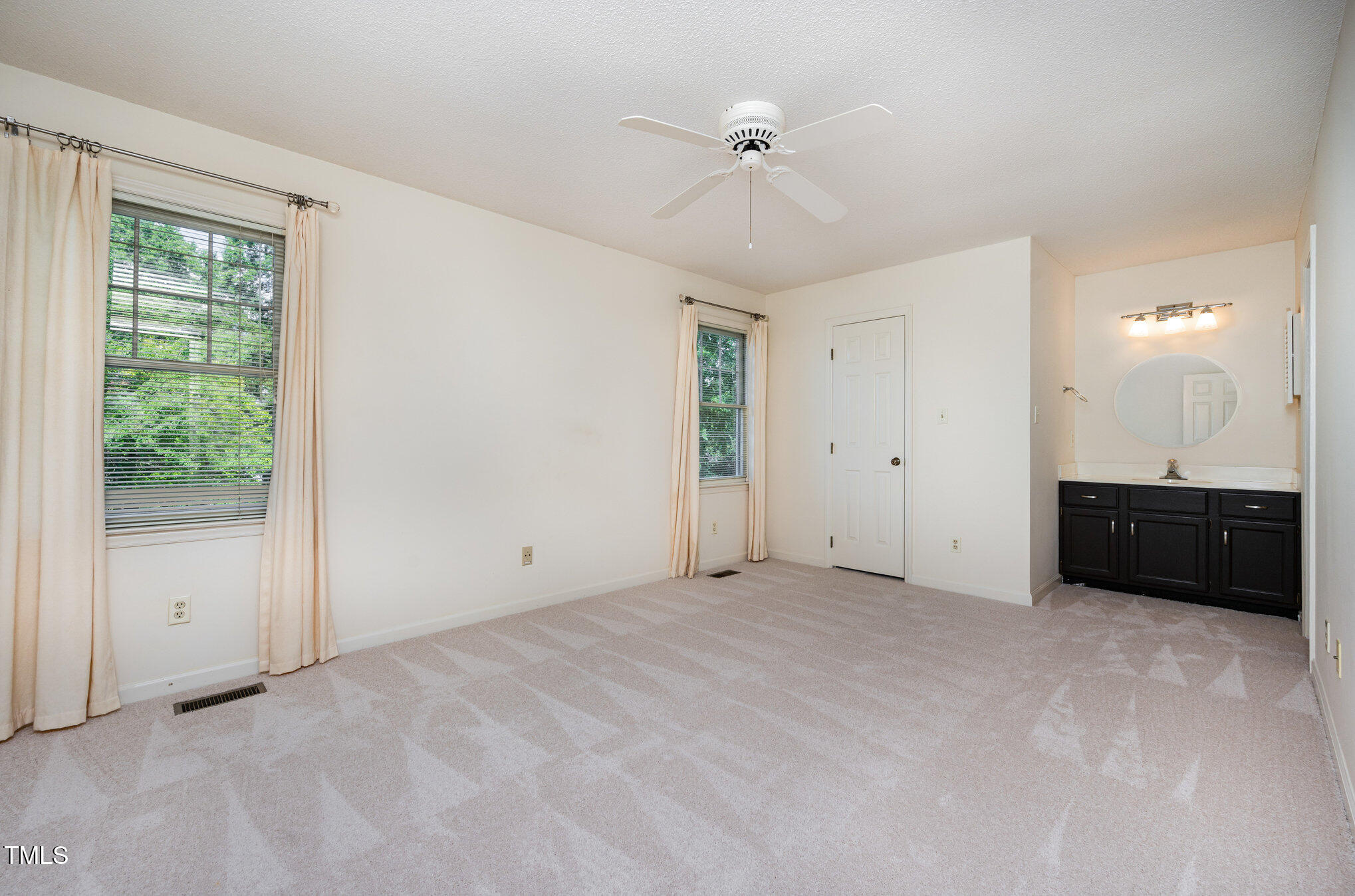 6922 Saxby Court Raleigh, NC 27613 - Photo 16 of 26 015_file_820