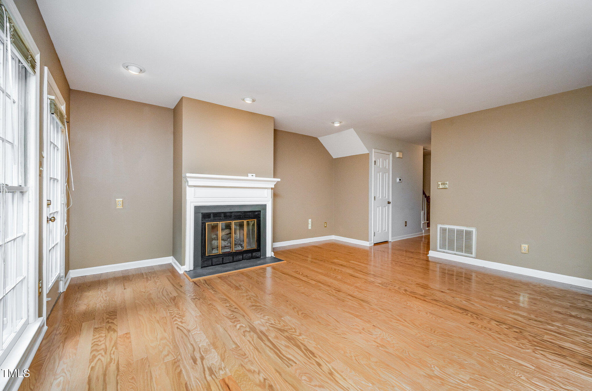6922 Saxby Court Raleigh, NC 27613 - Photo 8 of 26 007_file_895