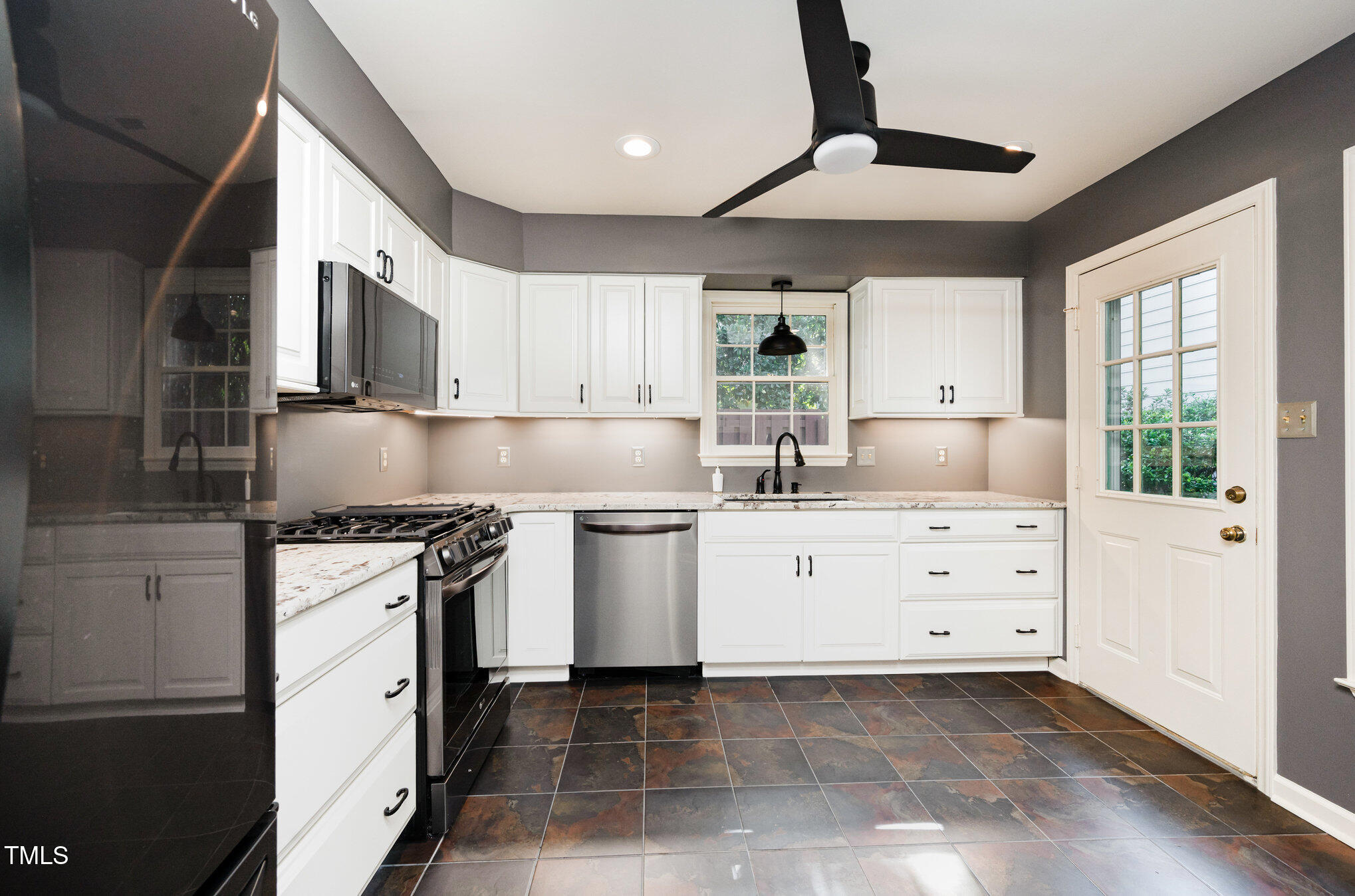 6922 Saxby Court Raleigh, NC 27613 - Photo 10 of 26 009_file_401