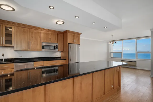 $425,000 | 5733 North Sheridan Road, Unit 28B, Chicago, IL 60660