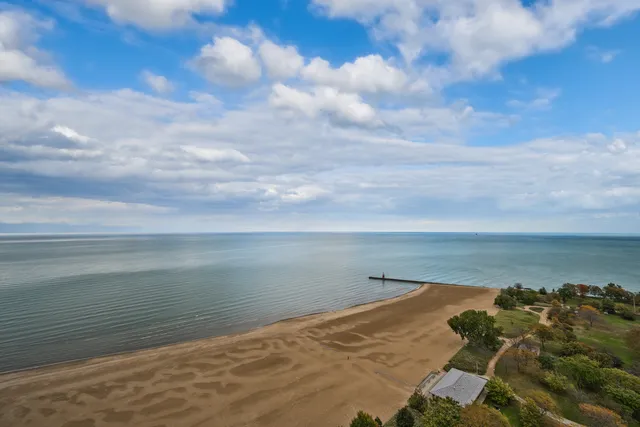 $425,000 | 5733 North Sheridan Road, Unit 28B, Chicago, IL 60660