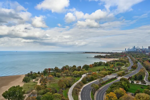 $425,000 | 5733 North Sheridan Road, Unit 28B, Chicago, IL 60660