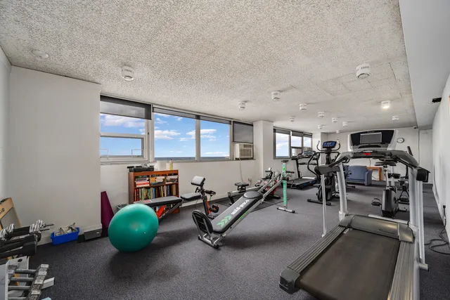 $425,000 | 5733 North Sheridan Road, Unit 28B, Chicago, IL 60660