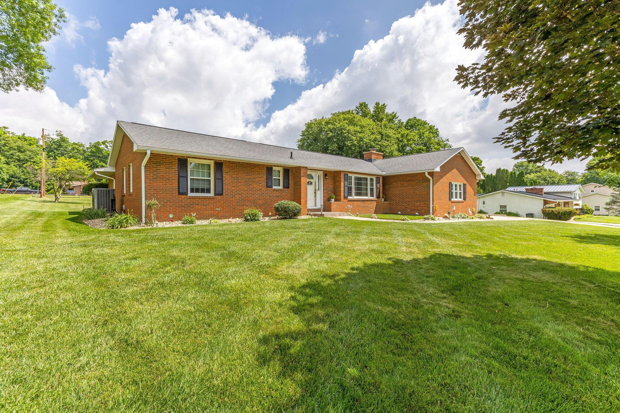 1030 Rhoda Lane Northeast Lancaster, OH 43130 - Photo 5 of 61 Front side