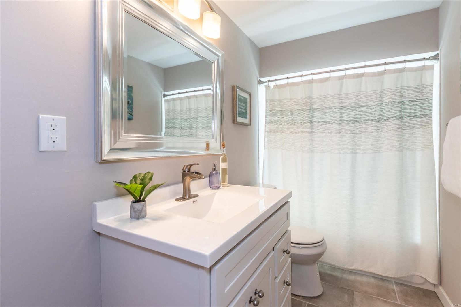 848 Charlesgate Drive St. Louis, MO 63132 - Photo 15 of 53