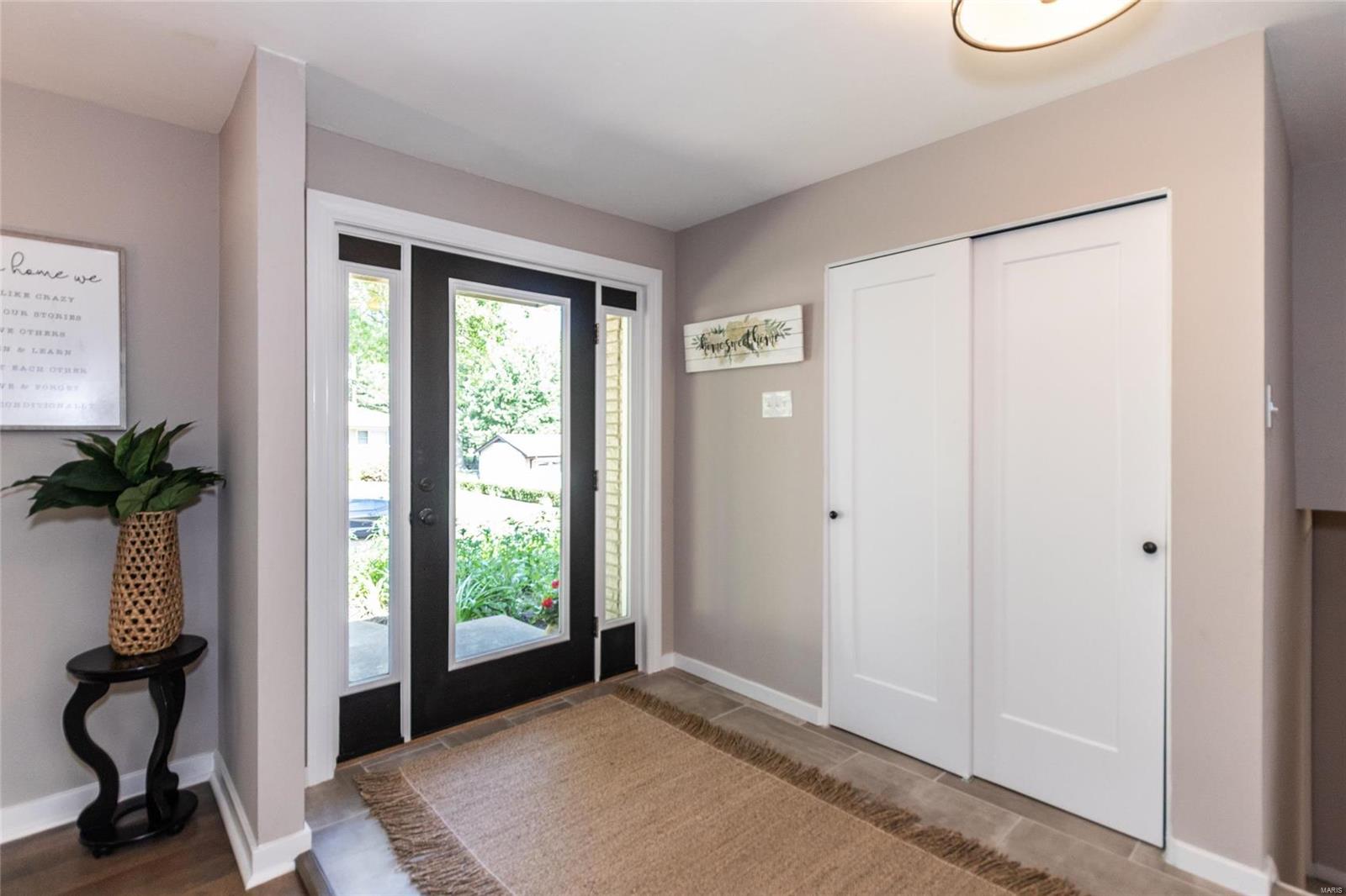 848 Charlesgate Drive St. Louis, MO 63132 - Photo 2 of 53