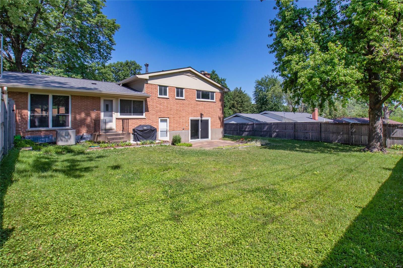 848 Charlesgate Drive St. Louis, MO 63132 - Photo 45 of 53