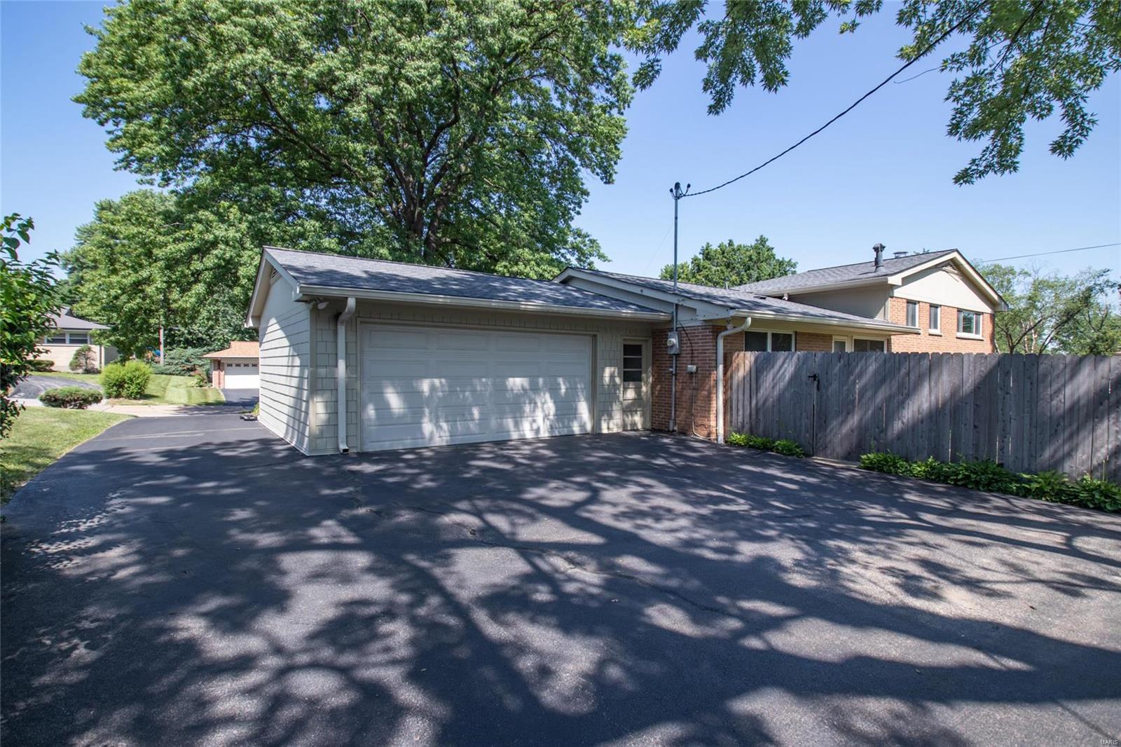 848 Charlesgate Drive St. Louis, MO 63132 - Photo 51 of 53