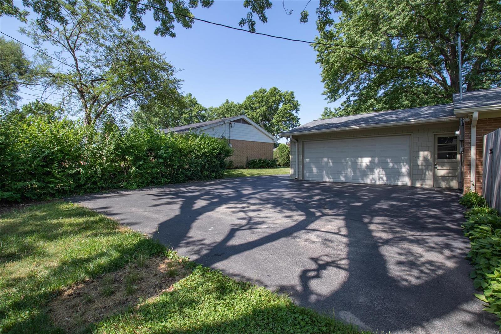 848 Charlesgate Drive St. Louis, MO 63132 - Photo 52 of 53