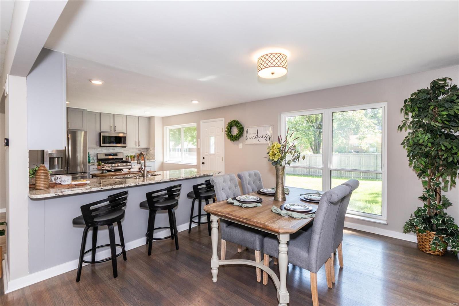 848 Charlesgate Drive St. Louis, MO 63132 - Photo 7 of 53