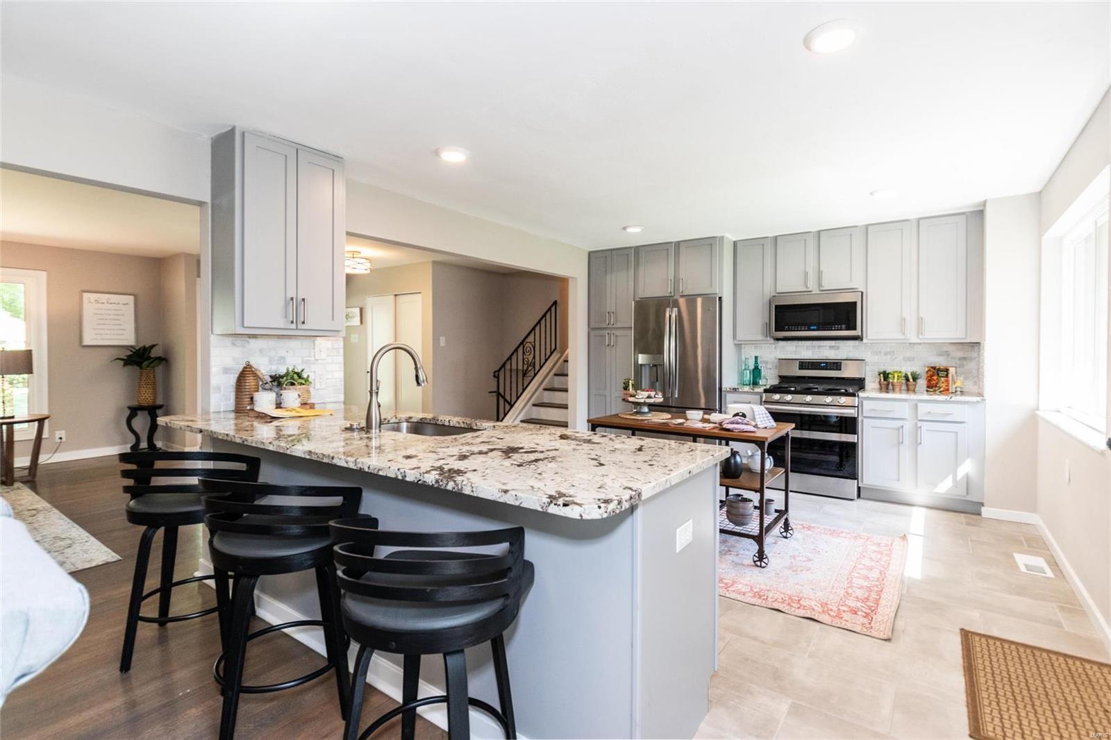 848 Charlesgate Drive St. Louis, MO 63132 - Photo 10 of 53