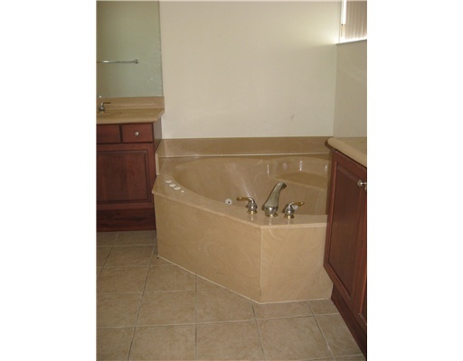 4262 Coventry Pointe Way Lake Worth, FL 33461 - Photo 8 of 12