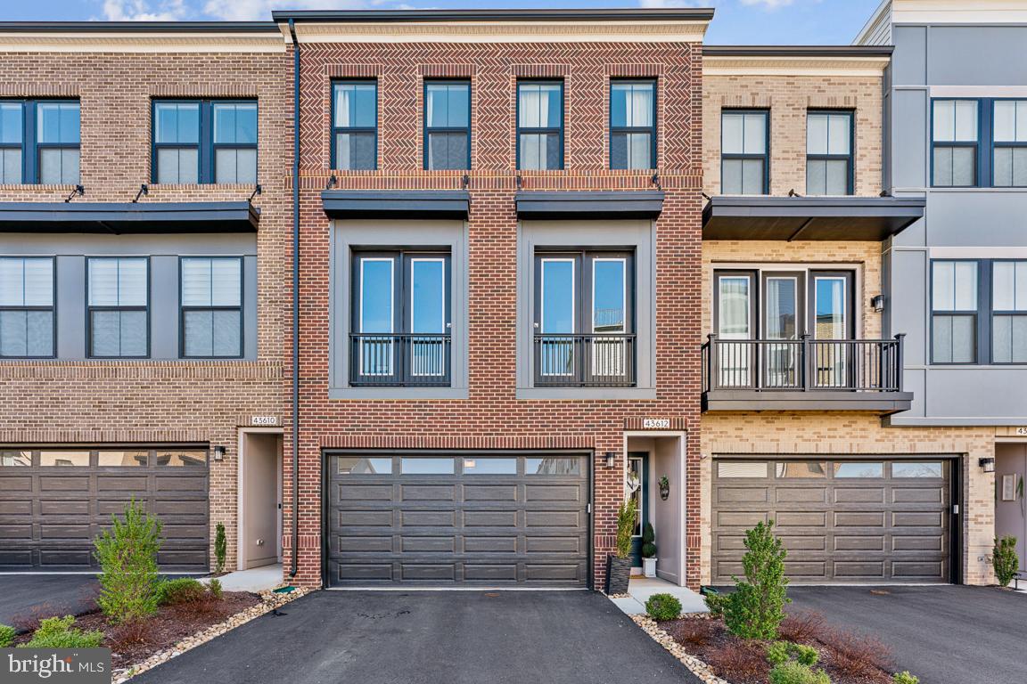 43612 Farringdon Square, Ashburn, VA 20148 Compass