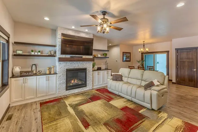 $730,000 | W7306 Sylvester Road, Holmen, WI 54636