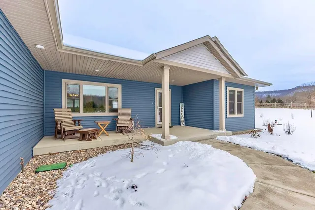 $730,000 | W7306 Sylvester Road, Holmen, WI 54636