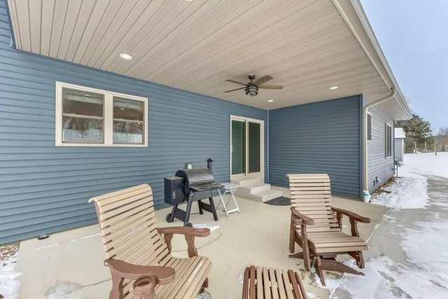 $730,000 | W7306 Sylvester Road, Holmen, WI 54636