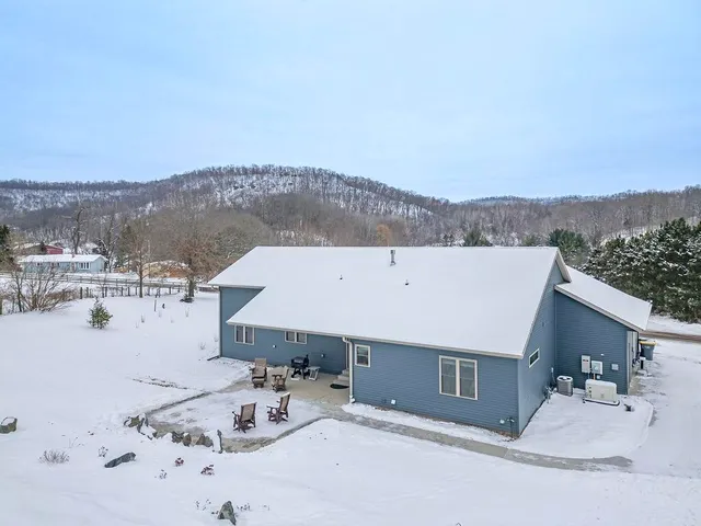 $730,000 | W7306 Sylvester Road, Holmen, WI 54636