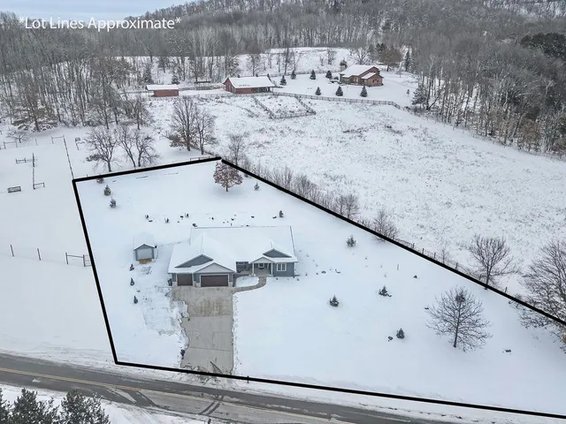 $730,000 | W7306 Sylvester Road, Holmen, WI 54636