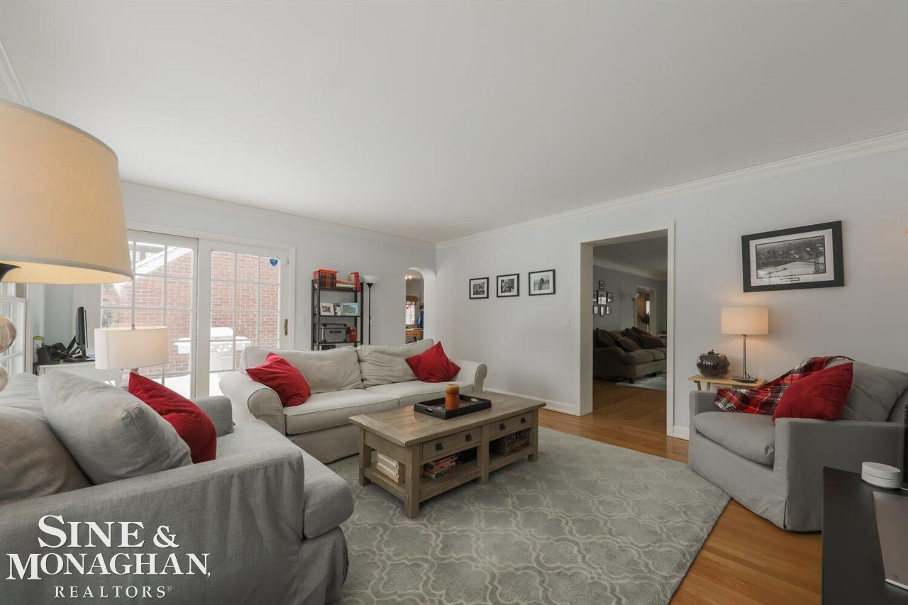 1036 Bedford Road Grosse Pointe, MI 48230 - Photo 21 of 40 50034441-20.JPG