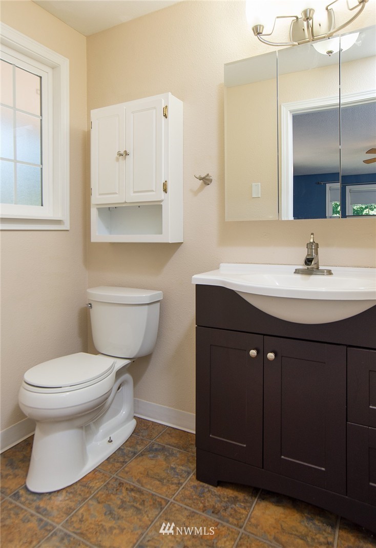 1251 Carroll Road Kelso, WA 98626 - Photo 9 of 24 Gallery Image 9
