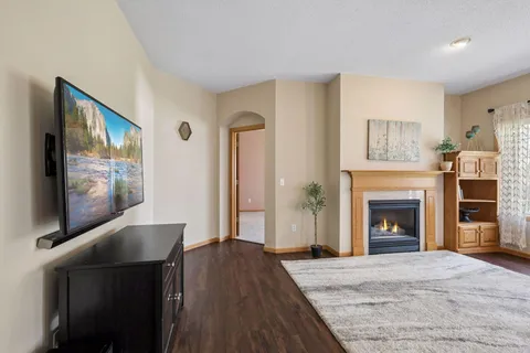 $334,900 | 14713 Courtyard Circle, Burnsville, MN 55306