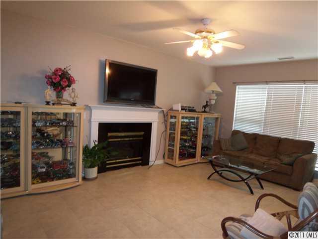 913 Clearbrook Road, Unit 25 Matthews, NC 28105 - Photo 2 of 14 Gallery Image 2