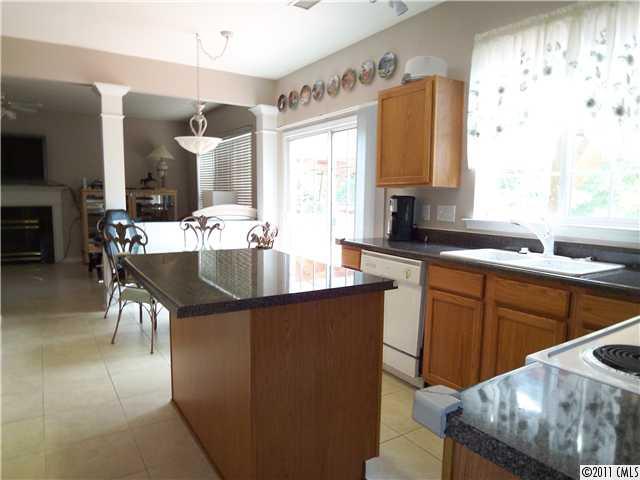 913 Clearbrook Road, Unit 25 Matthews, NC 28105 - Photo 5 of 14 Gallery Image 5