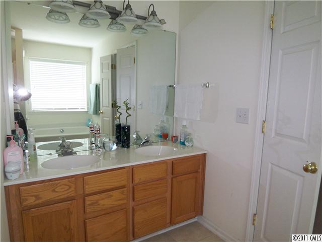 913 Clearbrook Road, Unit 25 Matthews, NC 28105 - Photo 9 of 14 Gallery Image 9